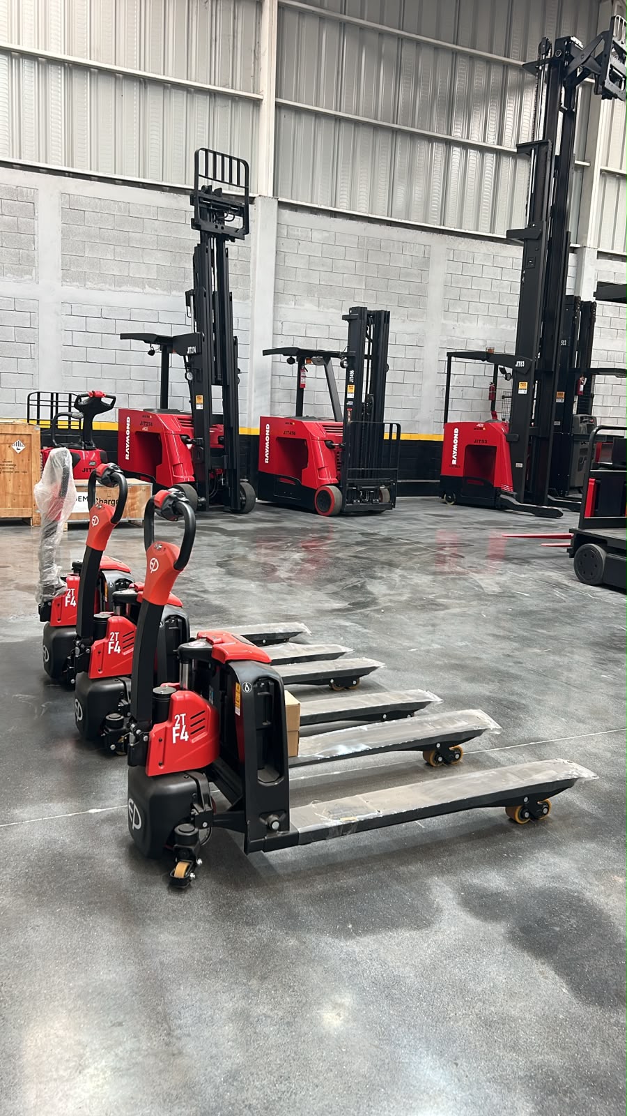 Equipos de manejo de materiales en instalaciones industriales
