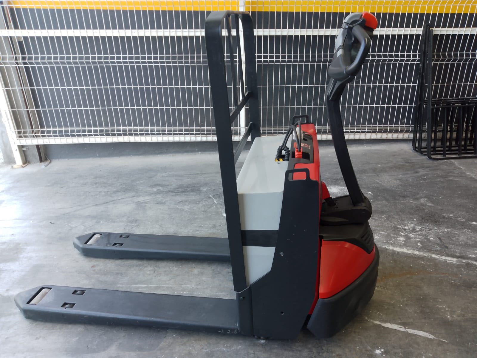 Equipos de manejo de materiales en instalaciones industriales