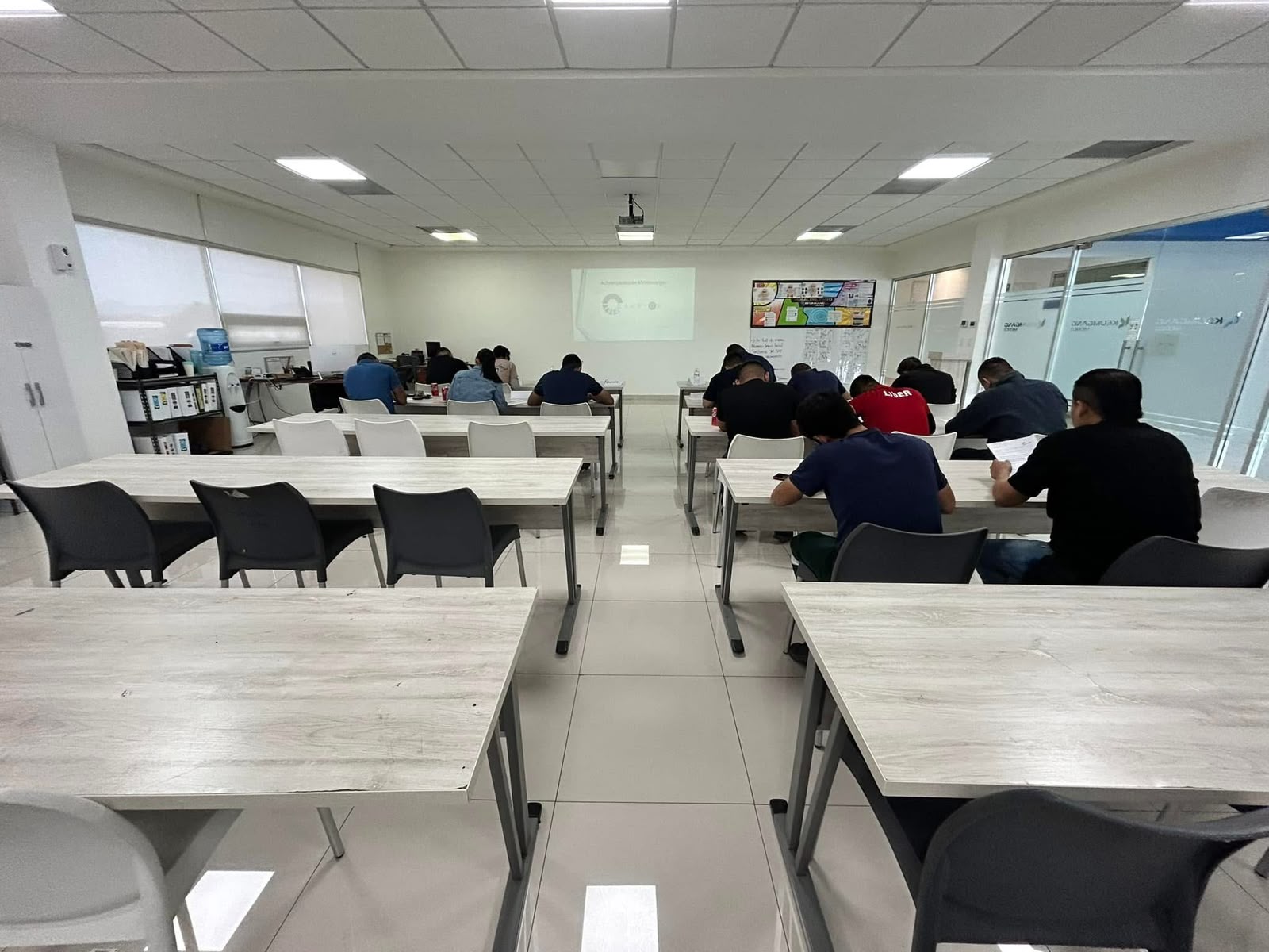 Participantes de CarryOn durante una capacitación en aula